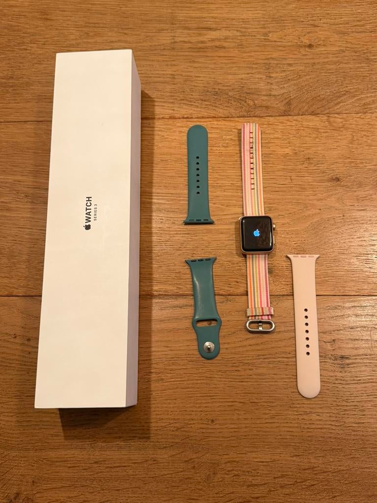 Apple Watch series 3, Ophalen of Verzenden, Gebruikt, Roze, IOS