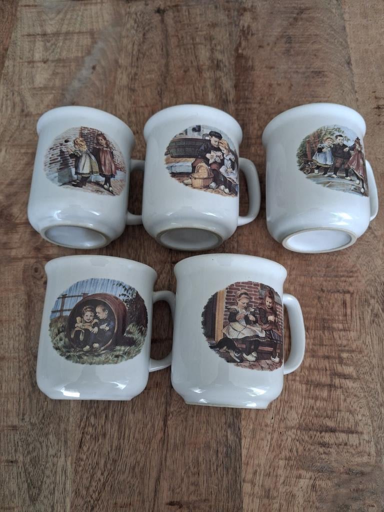 5 Ot en Sien mokken - Vintage kinderprenten, Gebruikt, Keramiek, Ophalen of Verzenden, Overige stijlen