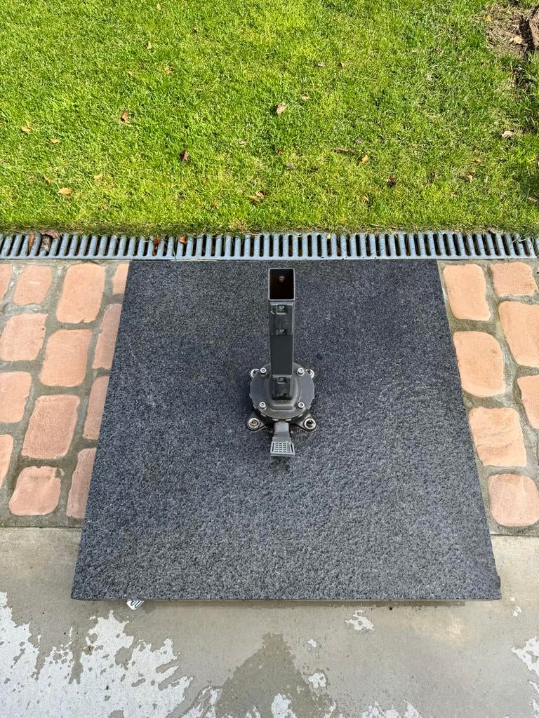 Granieten parasolvoet op wieltjes, 76x76x6 cm, Tuin en Terras, Parasols, Ophalen, Gebruikt, Minder dan 1 meter, Parasolvoet
