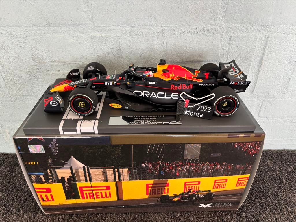 Max verstappen RB19 winner italie 2023 1:18 model, Verzamelen, Ophalen of Verzenden, Zo goed als nieuw, Formule 1