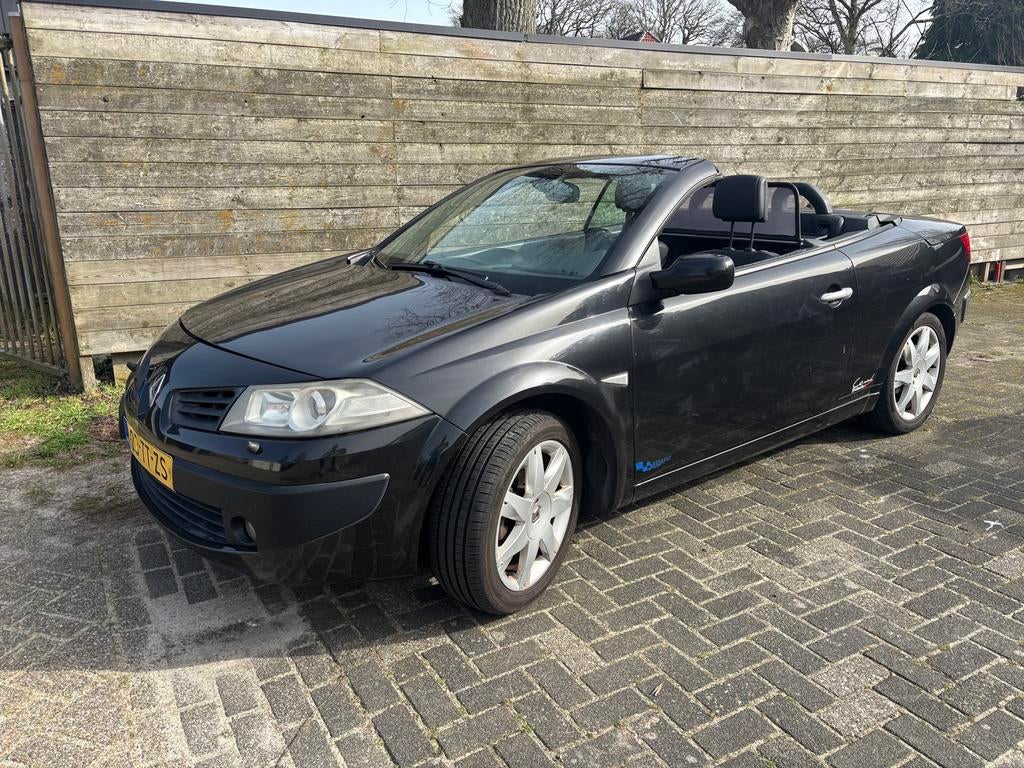 Cabrio Renault Mégane 1.6 16V Cabrio 2007 Zwart, Auto's, Renault, Voorwielaandrijving, 4 cilinders, Cabriolet, Zwart