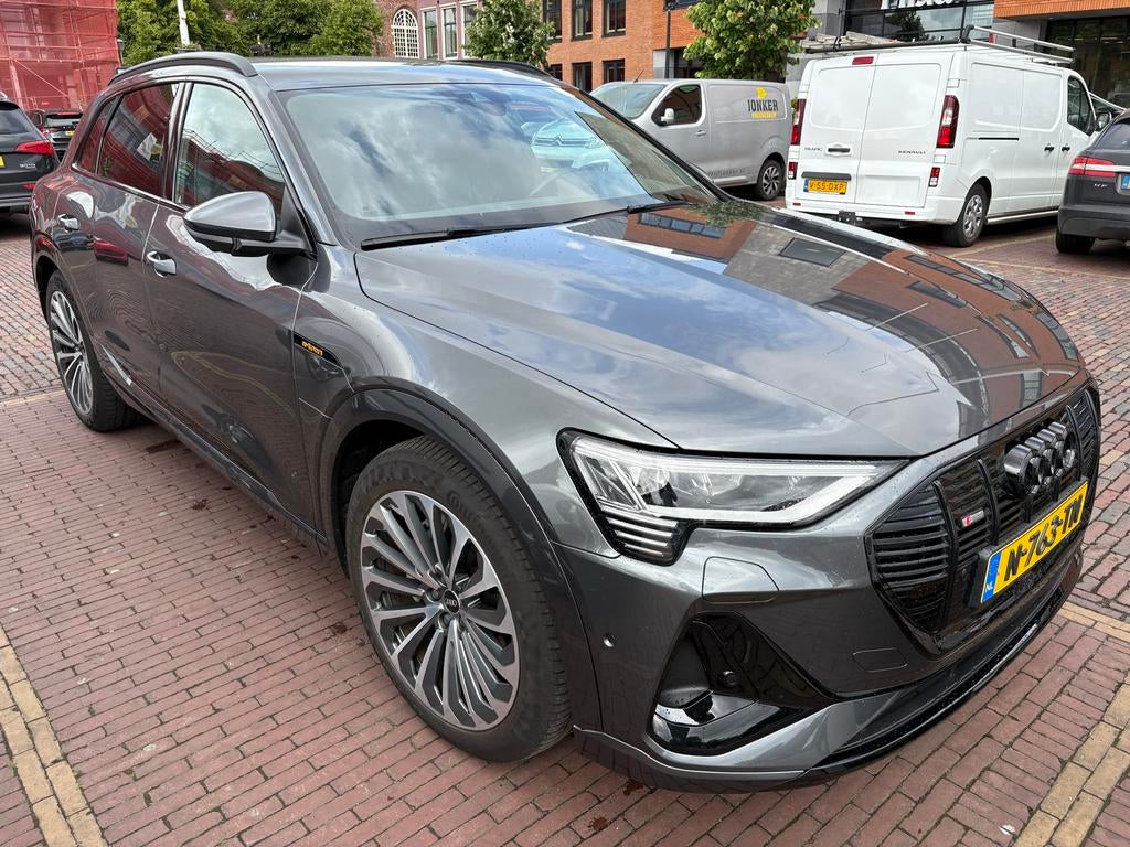 Audi e-tron 55 quattro | S edition | Bomvol opties | 12-2021, Auto's, Audi, Automaat, 131 €/maand, 1800 kg, Zwart