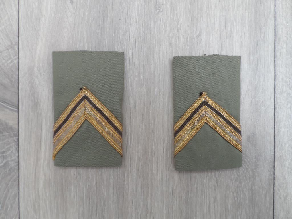 Rangonderscheidingsteken Sergeant der 1e klasse regenjas, Verzamelen, Militaria | Algemeen, Ophalen of Verzenden, Landmacht, Nederland