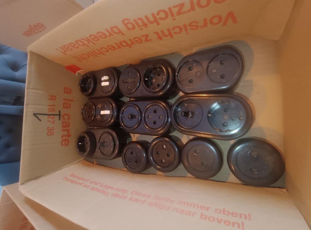 Partij bakeliet schakelmateriaal, Ophalen of Verzenden, Gebruikt, Stopcontact