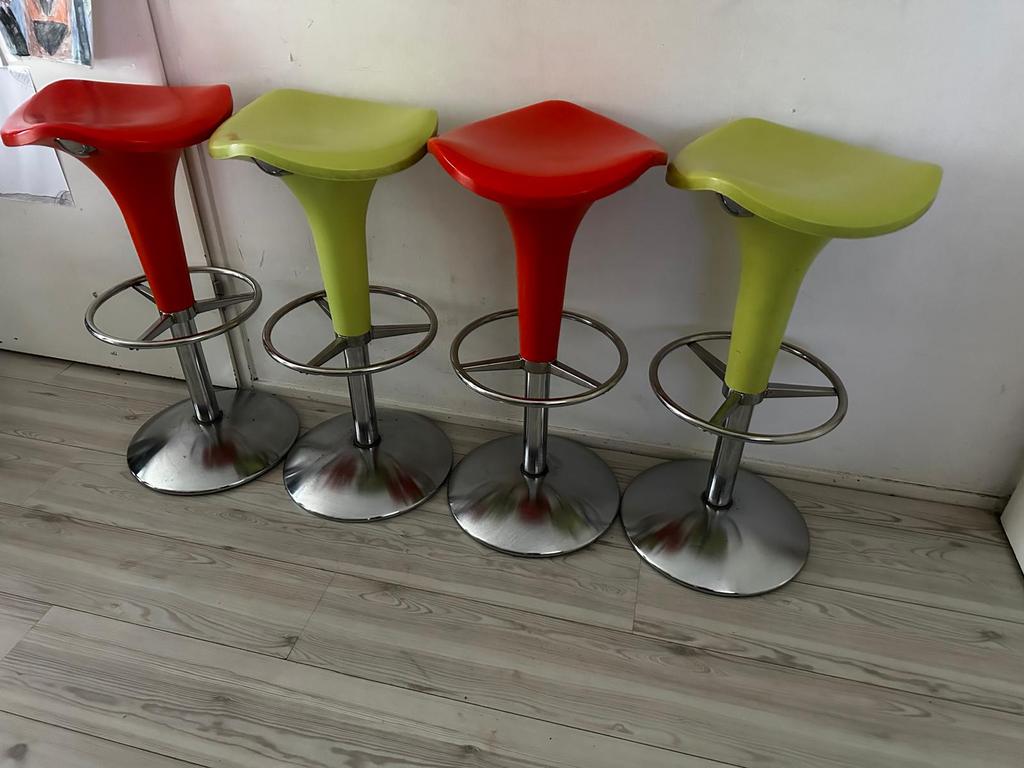 Rexite Zanzibar Barkruk (8 stuks) Oranje/Groen, Huis en Inrichting, Barkrukken, Ophalen, 5 krukken of meer, 60 tot 90 cm, Zo goed als nieuw