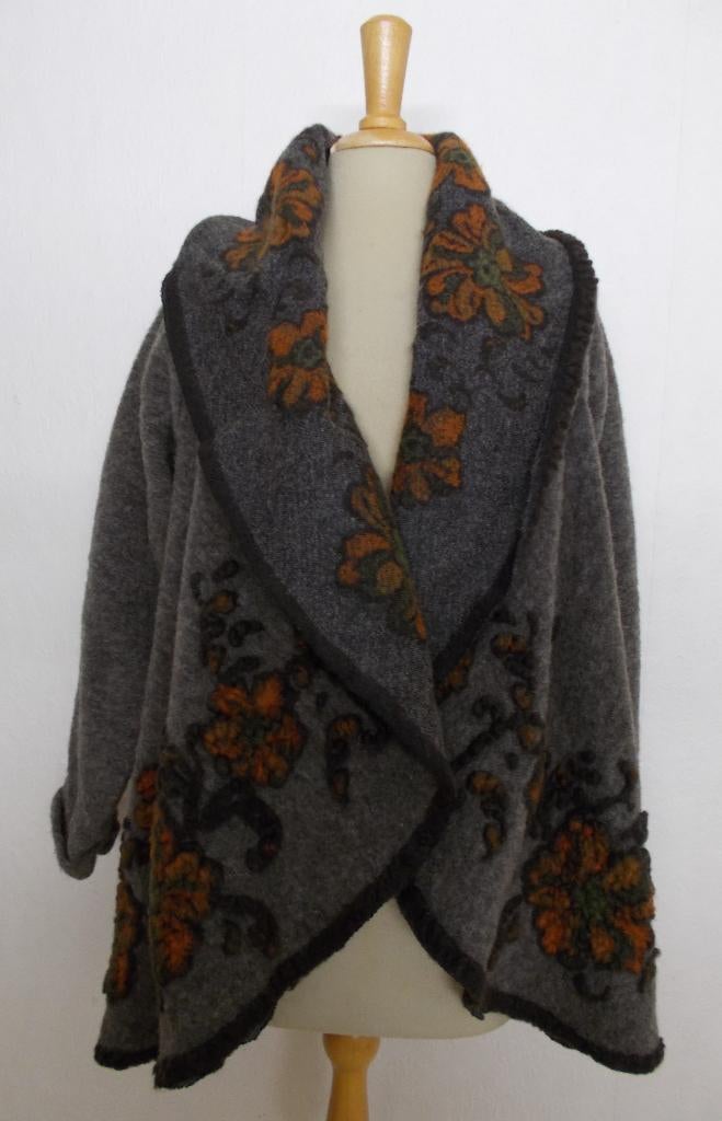 Bruin 80% wollen folklore vest/poncho met bloemen print! L, Ophalen of Verzenden, Zo goed als nieuw, Maat 42/44 (L), Bruin