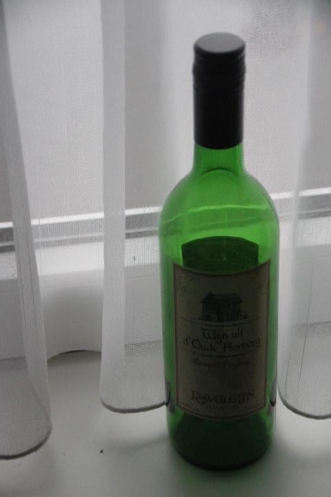 raveleijn  raveleijn fles  d` oude herberg, Verzamelen, Efteling, Ophalen, Zo goed als nieuw, Button of Speldje