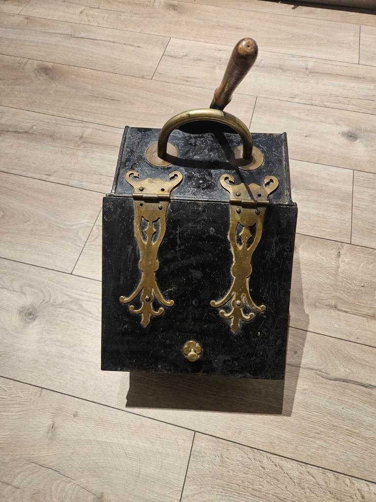 Kolenbak met schep, Ophalen