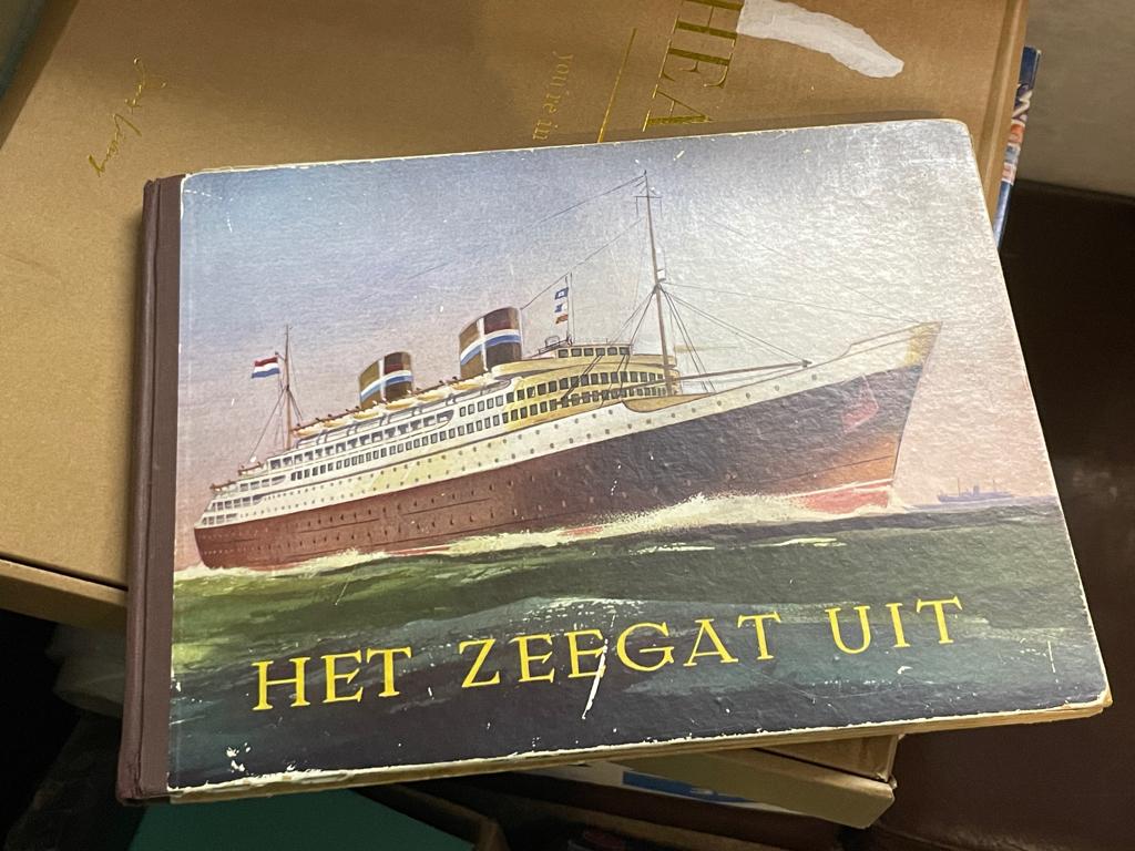 Het Zeegat Uit - Plak- en verhalenboek scheepvaart uit 1948, Ophalen of Verzenden, Gebruikt, Motorboot of Zeilboot, Boek of Tijdschrift