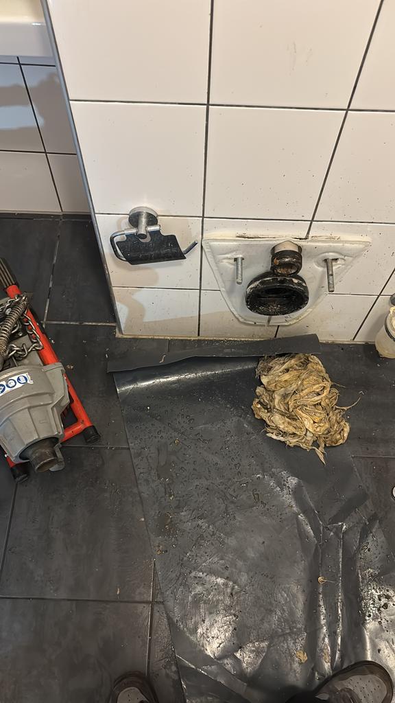 Riool problemen? Stuur me een bericht, Ophalen