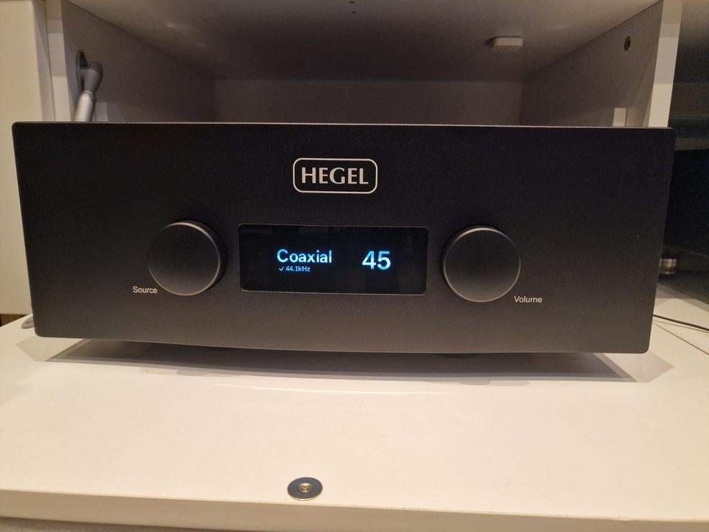 Hegel H590 in nieuwstaat + 2j winkelgarantie, Audio, Tv en Foto, Versterkers en Receivers, Ophalen, Zo goed als nieuw, 120 watt of meer