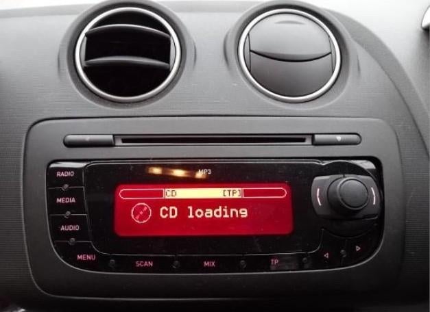radio cd mp3 gebruikte radio rode verlichting  seat ibiza lv, Ophalen, Gebruikt