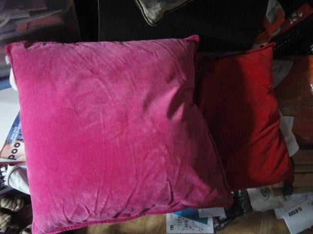 1 FUCHSIAROZE velours KUSSEN +donzen BINNENKUSSEN 60 x 60 cm, Ophalen of Verzenden, Nieuw, Roze, Vierkant