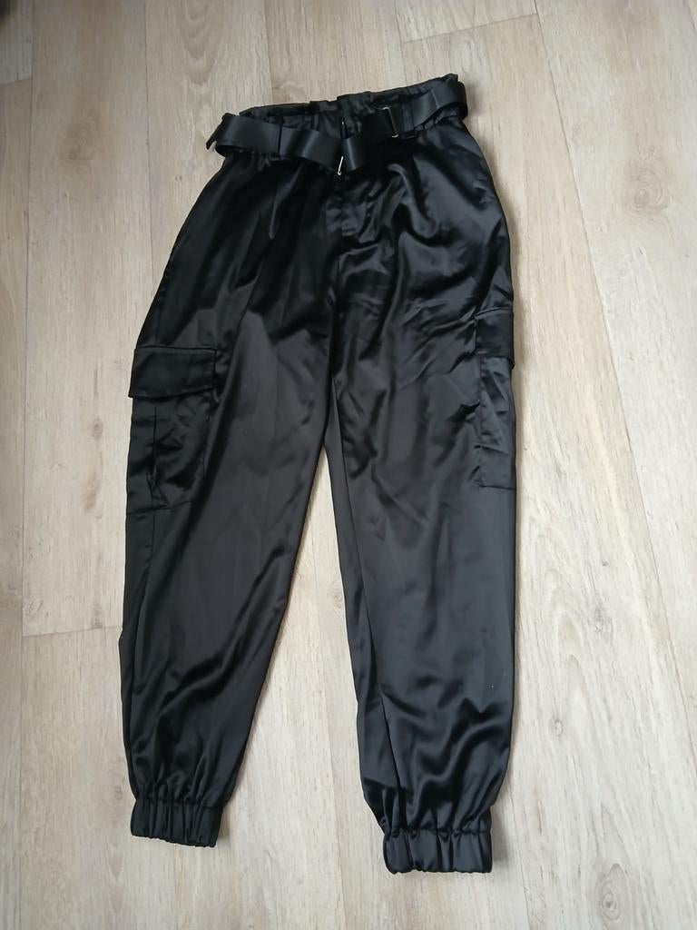 Zwarte broek met riem - maat M, Kleding | Dames, Broeken en Pantalons, Maat 38/40 (M), Zwart, Ophalen of Verzenden, Lang