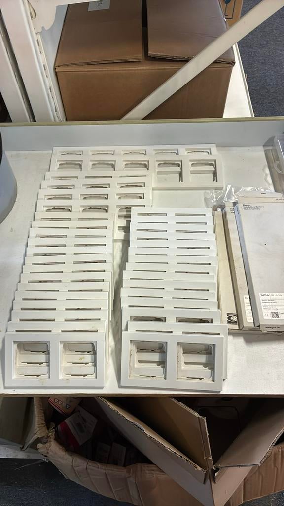 Gira afdekramen E2 glanzend wit nieuw en gebruikt, Gebruikt, ., Overige typen, Ophalen of Verzenden