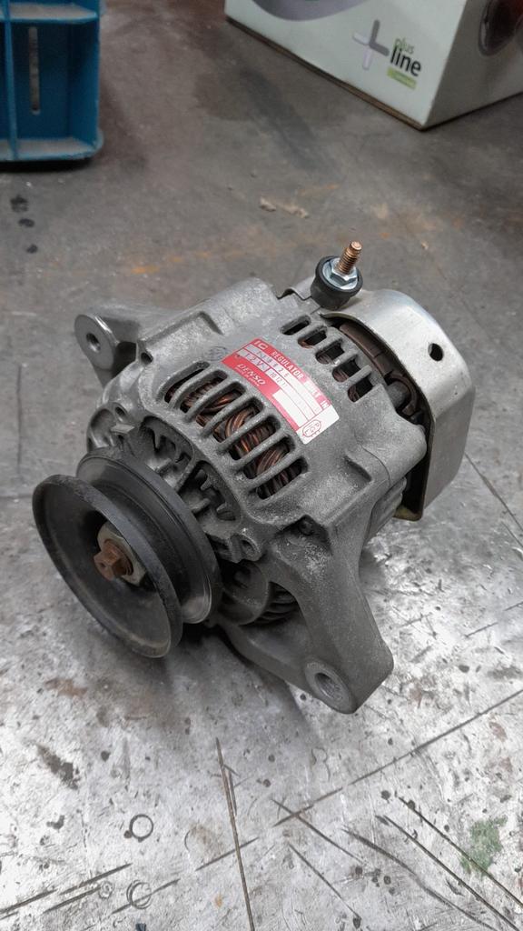 Denso Dynamo - Voor Revisie/Onderdelen, Auto-onderdelen, Motor en Toebehoren, Ophalen of Verzenden, Gebruikt, Universele onderdelen