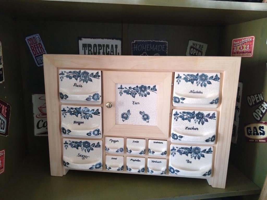 Kruidenkastje, Ophalen