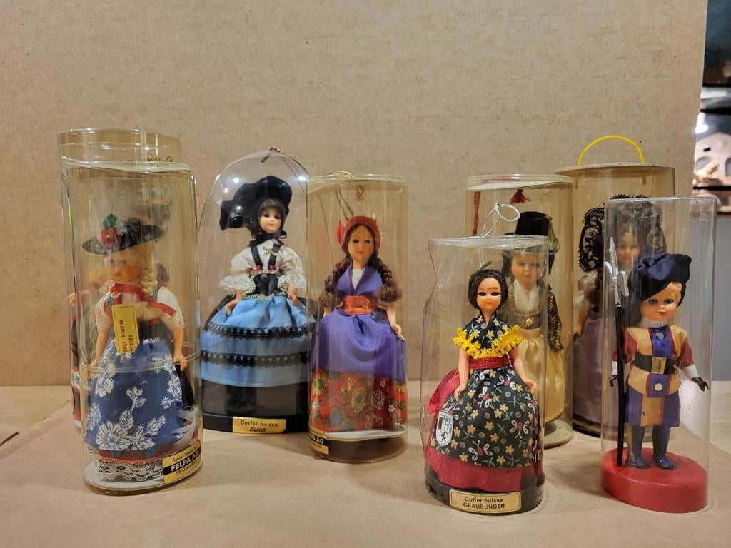 Verzamelpoppen Zwitserland - 8 stuks in originele verpakking, Verzamelen, Poppen, Ophalen of Verzenden, Gebruikt, Pop