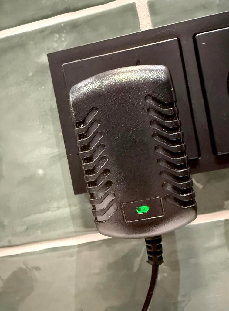 Vela trippelstoel acculader 24V - 500mAh. Nieuw!, Diversen, Ophalen of Verzenden, Nieuw