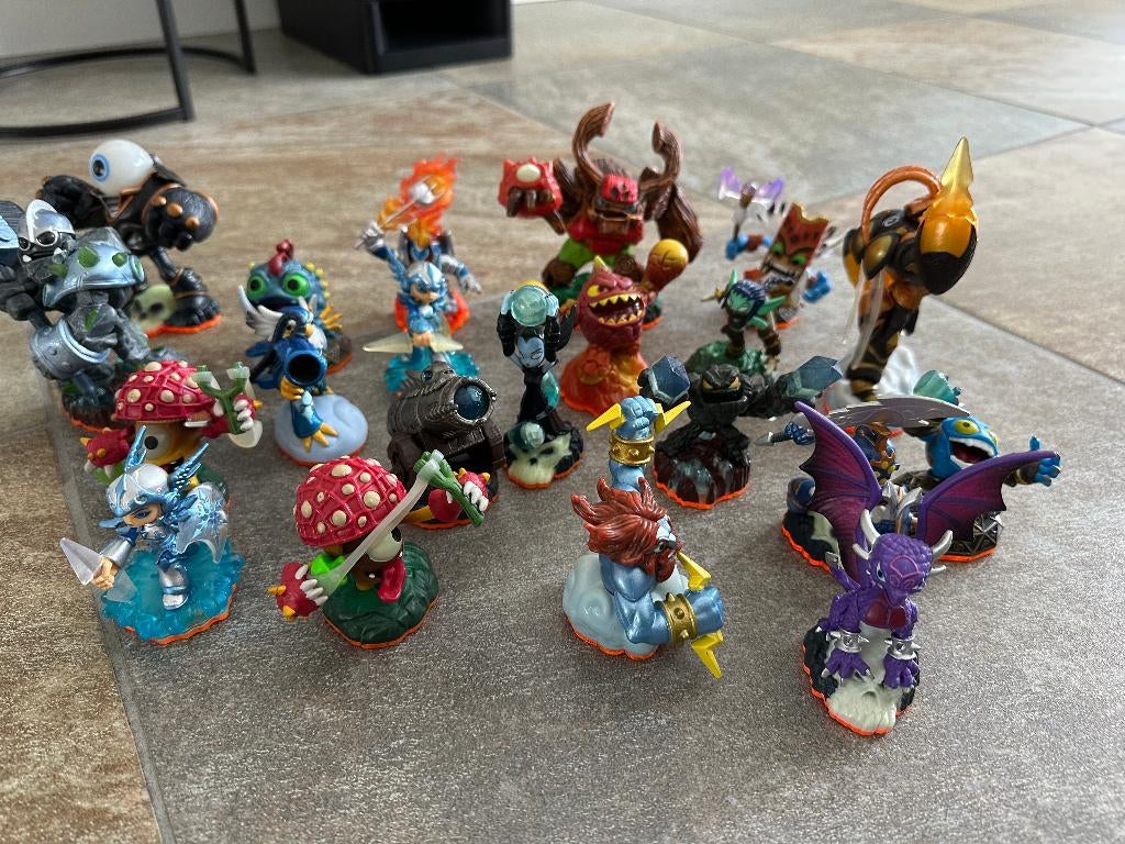 Skylanders Giants 21 Karakters + Portaal, 2 spelers, Eén computer, Zo goed als nieuw, Vanaf 7 jaar