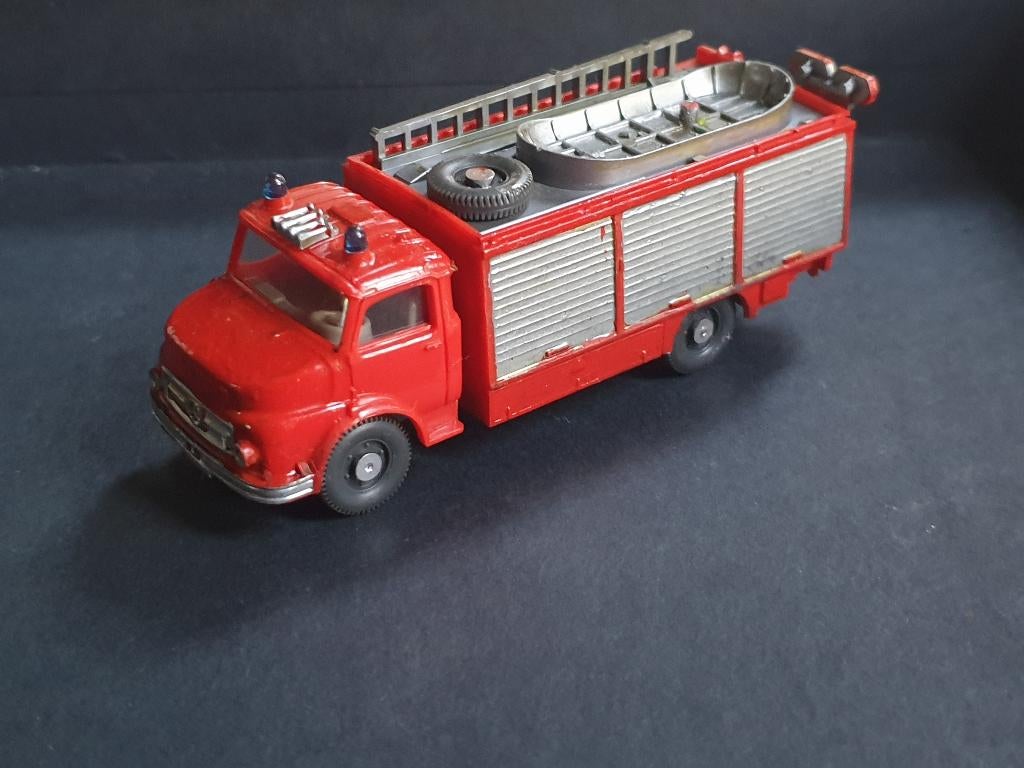 1:87 brandweer Mercedes L1413 € 3, Ophalen of Verzenden, Zo goed als nieuw, Bus of Vrachtwagen, Overige merken