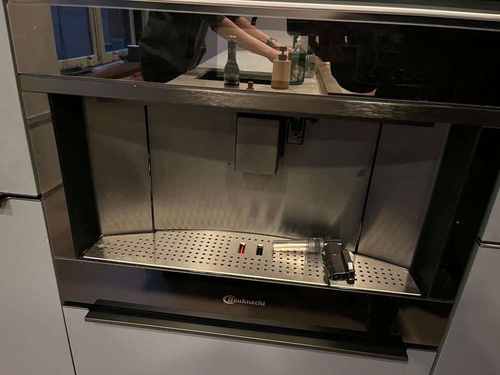 Bauknecht Inbouw bonenkoffie apparaat met melk optie, Witgoed en Apparatuur, Koffiezetapparaten, Ophalen, Zo goed als nieuw