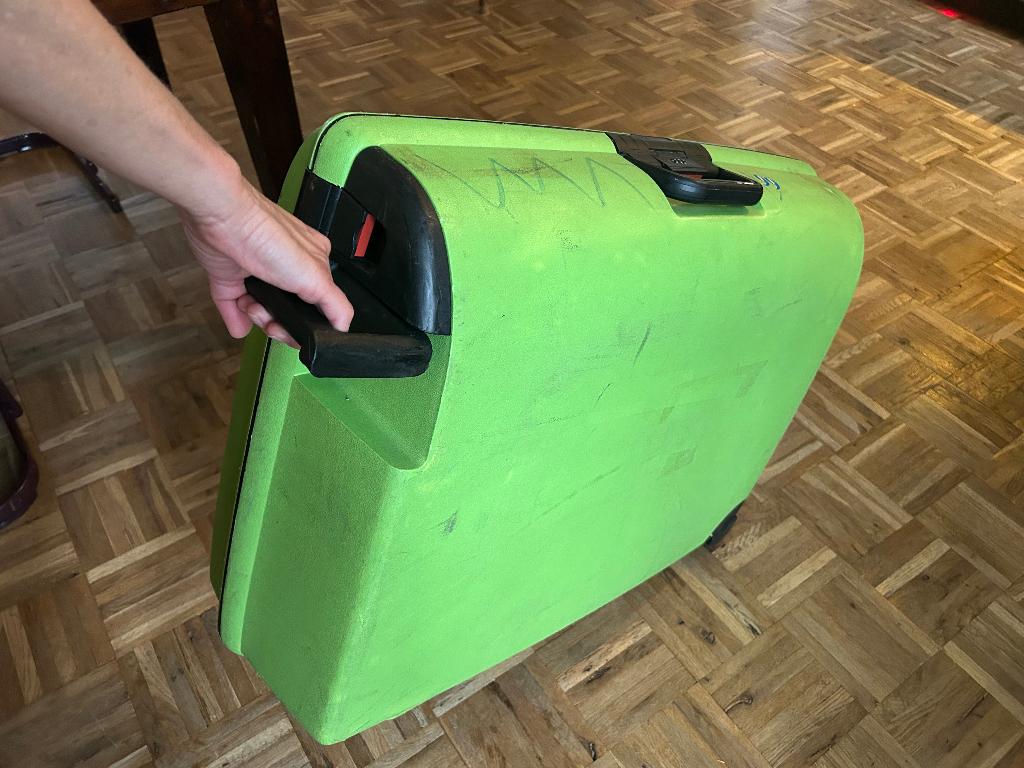 Groene Carlton koffer 80 x 60 x 25, Ophalen, Gebruikt, Hard kunststof, 70 cm of meer