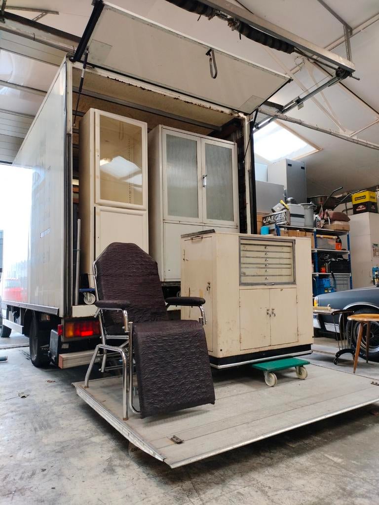 Apothekers kasten, Ophalen