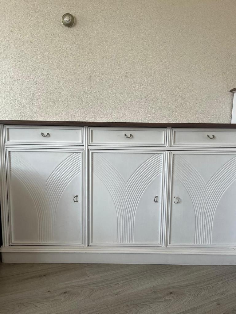 Italiaans hardhout tv meubel en dressoir, Antiek en Kunst, Antiek | Meubels | Kasten, Ophalen of Verzenden
