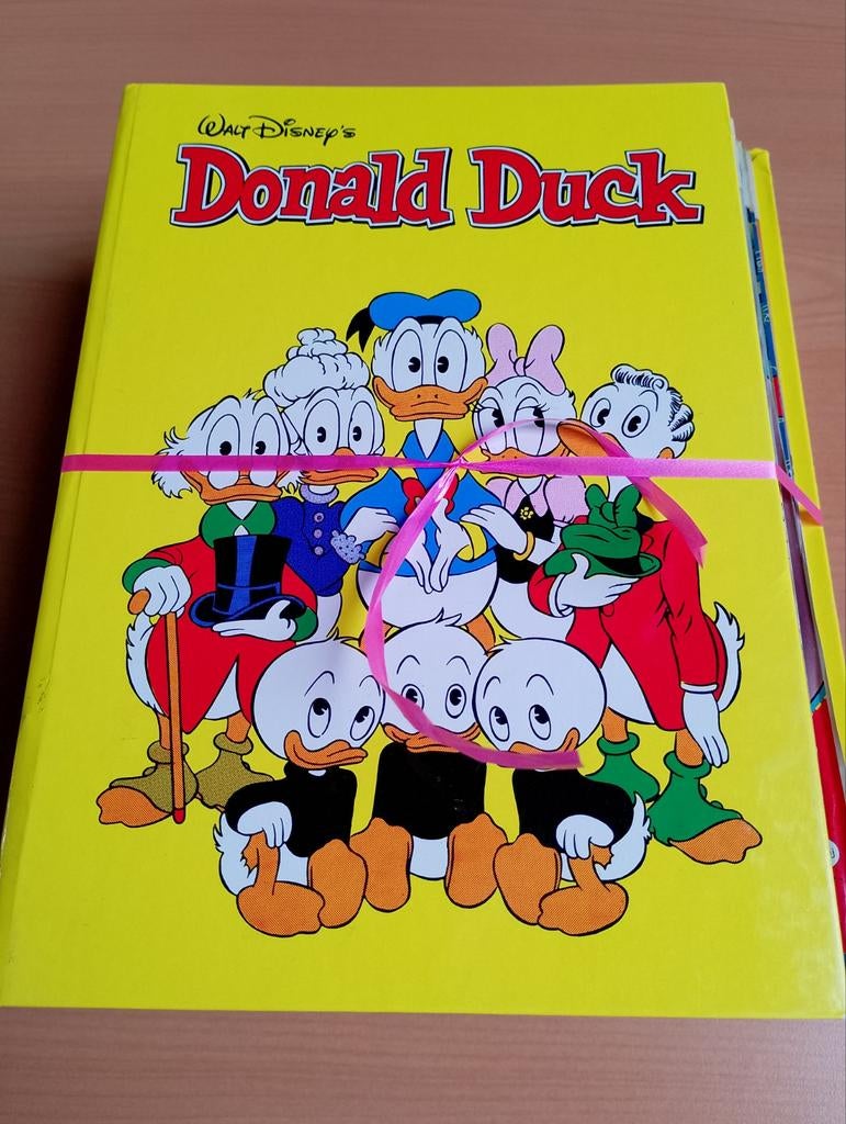 Donald duck verzamel map 1 en 2 jaartal 1999, Meerdere stripboeken, Ophalen, Gelezen