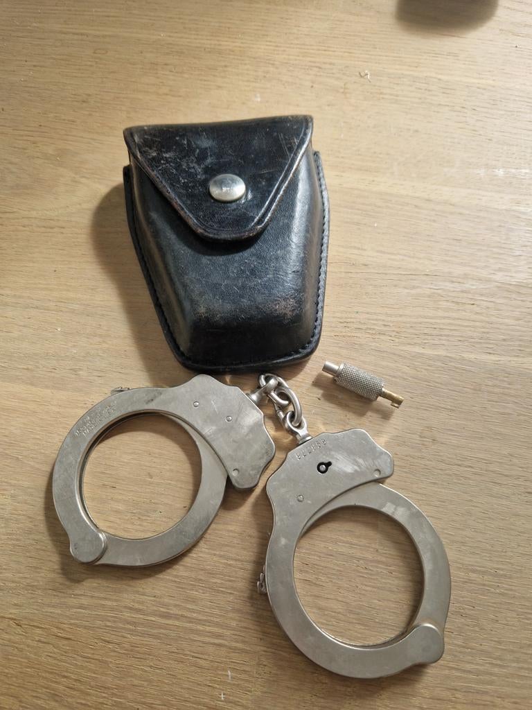 Vintage handboeien, VS, Antiek en Kunst, Antiek | Gereedschap en Instrumenten, Ophalen of Verzenden