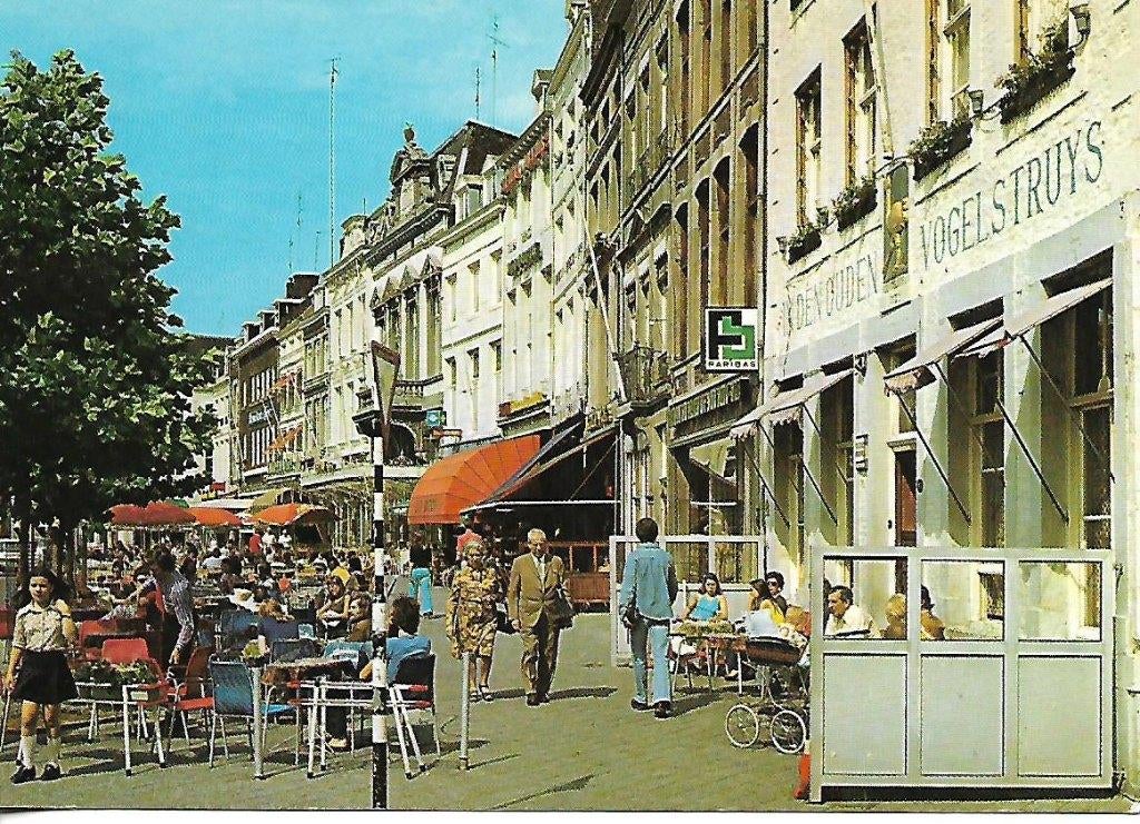 Maastricht- -Terrasjes rondom het Vrijthof., Verzenden, 1980 tot heden, Ongelopen, Limburg