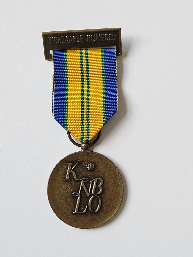 Verzorgingsmedaille onderscheiding KNBLO Nijmegen vierdaagse, Ophalen of Verzenden, Landmacht, Nederland, Embleem of Badge
