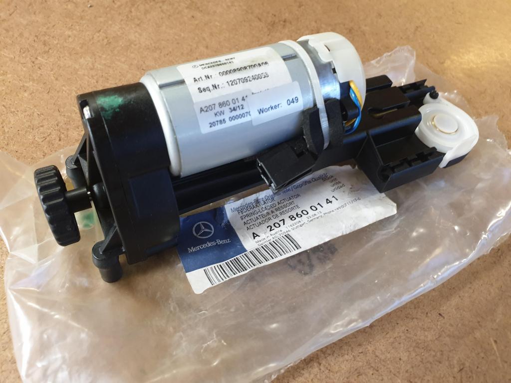 Nieuwe hoofdsteun motor C207 E-Klasse Cabrio A2078600141, Niet ingevuld, Mercedes-Benz, Niet ingevuld, Nieuw