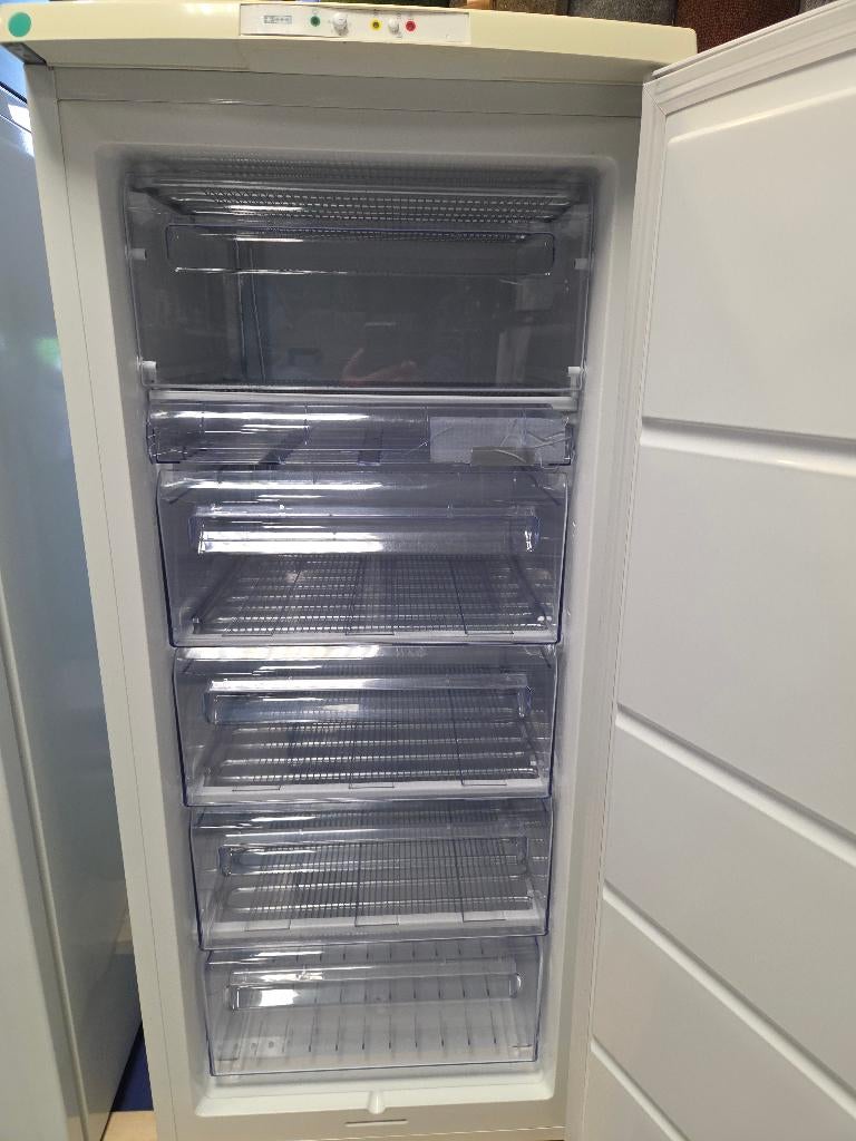 vrieskast - Zanussi - 5 lades, Italie, Gebruikt, Minder dan 60 cm, Service.informatie@electrolux.nl