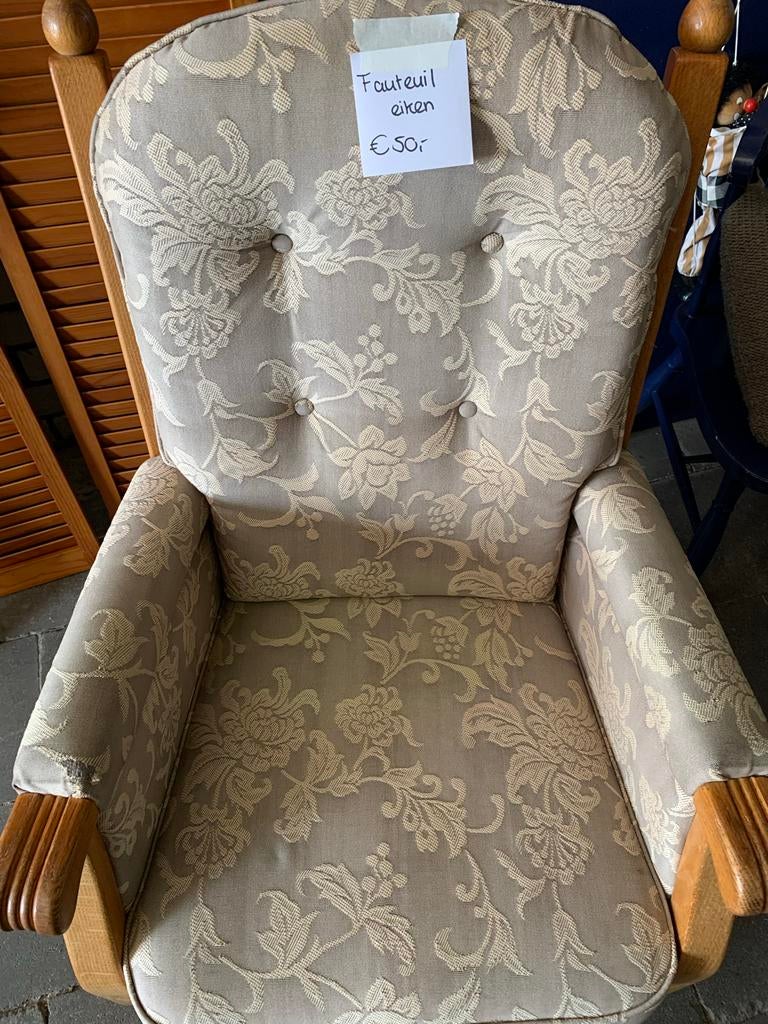 Fauteuil eikenhout en taupe stof, Huis en Inrichting, Fauteuils, Ophalen, Gebruikt, 75 tot 100 cm, 50 tot 75 cm