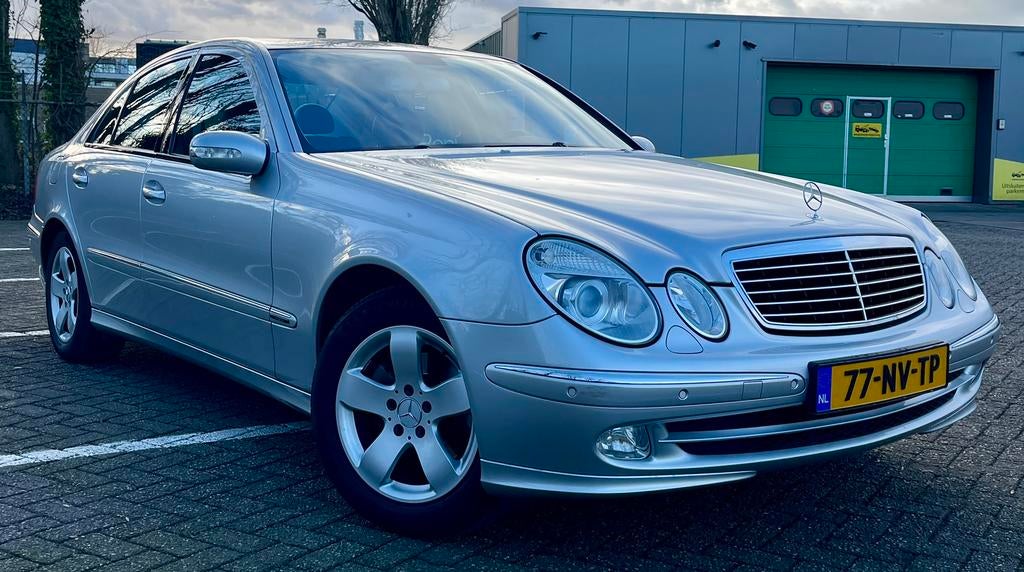 Mercedes-Benz E-Klasse E200 AUT Avantgarde Dealer OH NAP, Auto's, Automaat, Achterwielaandrijving, Zwart, 4 cilinders