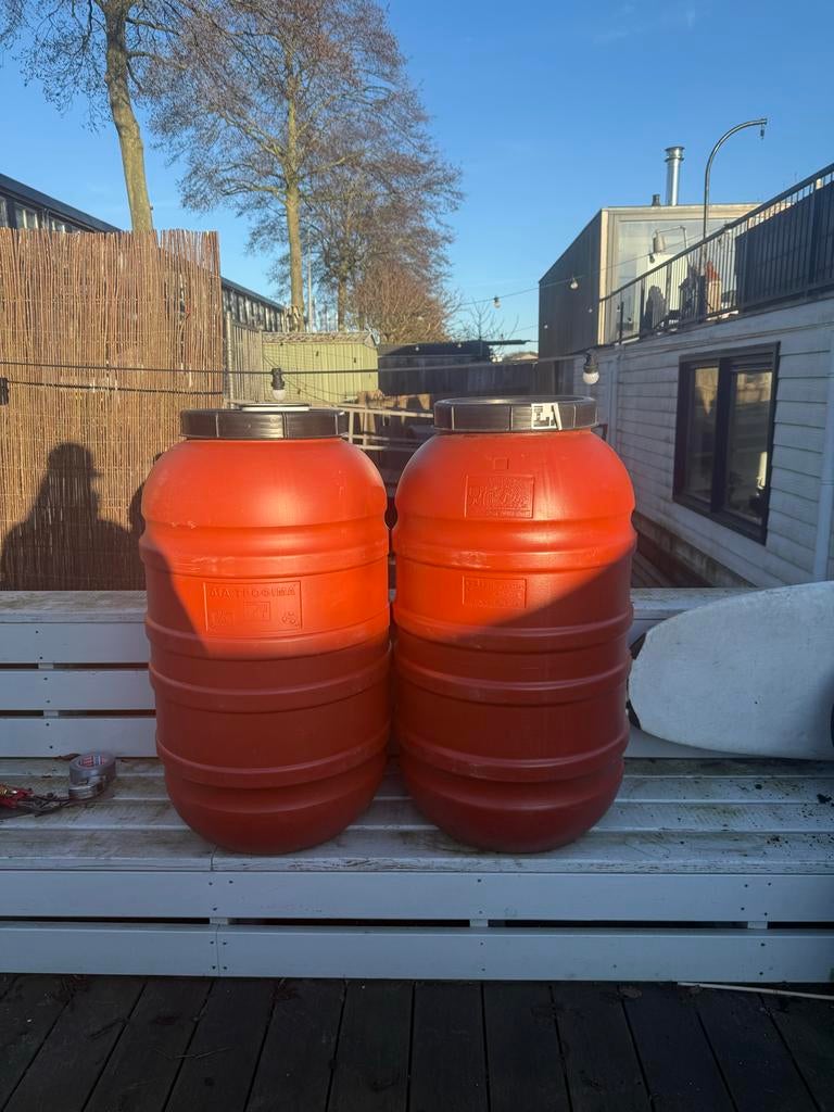 Twee stevige tonnen voor opslag of als vlot, Watersport en Boten, Ophalen of Verzenden, Gebruikt, Overige typen