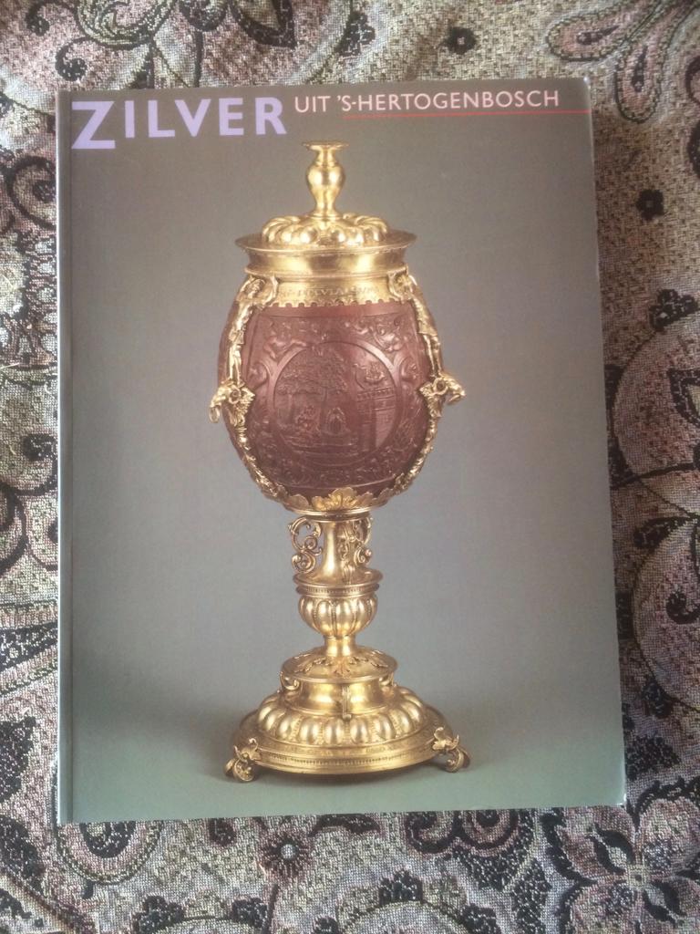 mooi boek getiteld; Zilver uit 's Hertogenbosch., Antiek en Kunst, Ophalen of Verzenden, Zilver