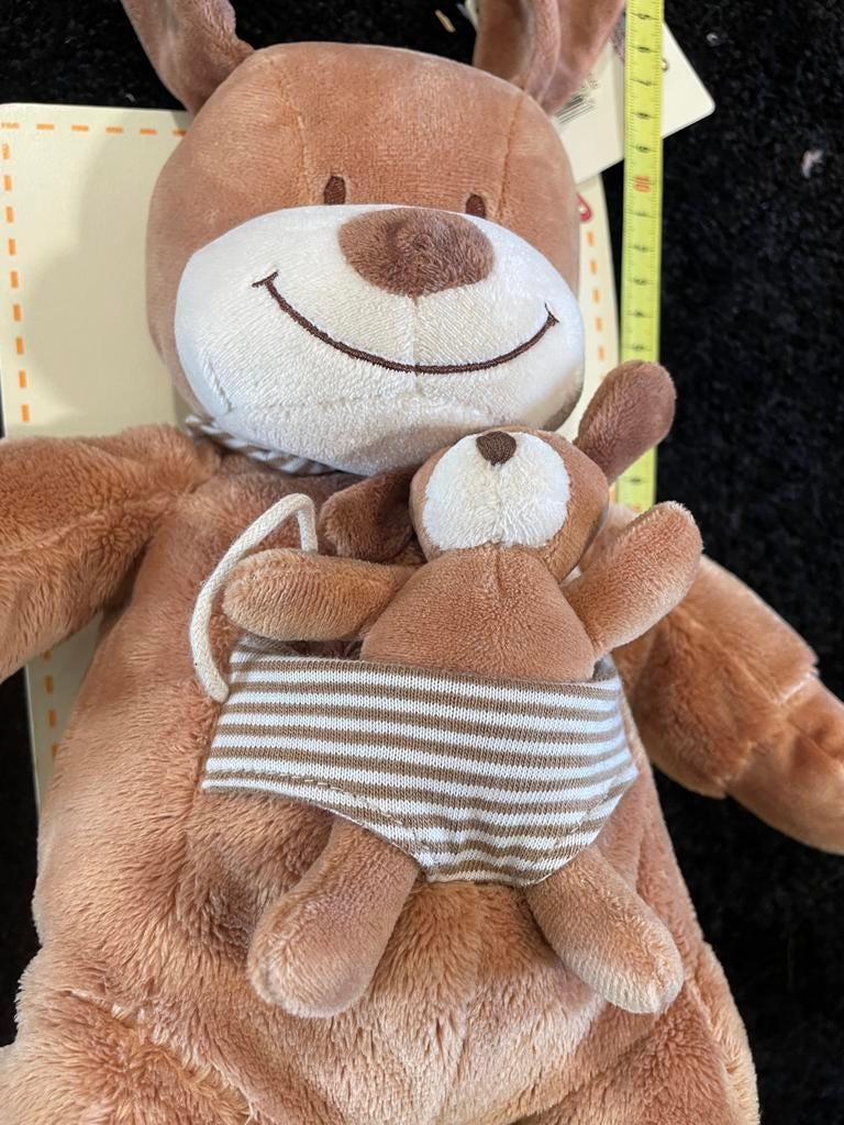 Honden knuffel met baby in buidel - Zo goed als nieuw, Ophalen of Verzenden, Zo goed als nieuw, Overige typen