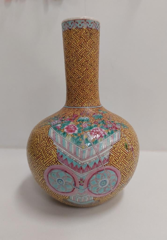 Chinese famille rose fles vaas met Qianlong merk, Ophalen of Verzenden