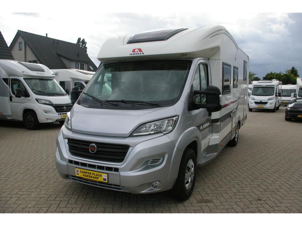 Adria Matrix Plus M 670 SL Enkele bedden, Hefbed, XXL Garage, Caravans en Kamperen, Afzuigkap, Ringverwarming, Fiat, Airbags