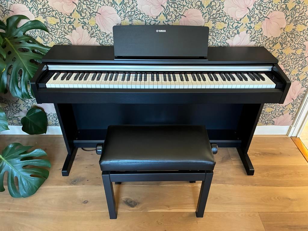 Yamaha ARIUS YDP-142 B Digitale Piano met Kruk, Ophalen, Zwart, Digitaal, Zo goed als nieuw