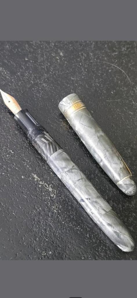 Antieke Luxor Grandvisible celluloid (grijs) pistonvuller, Verzamelen, Pennenverzamelingen, Gebruikt, Vulpen, Overige merken, Ophalen of Verzenden