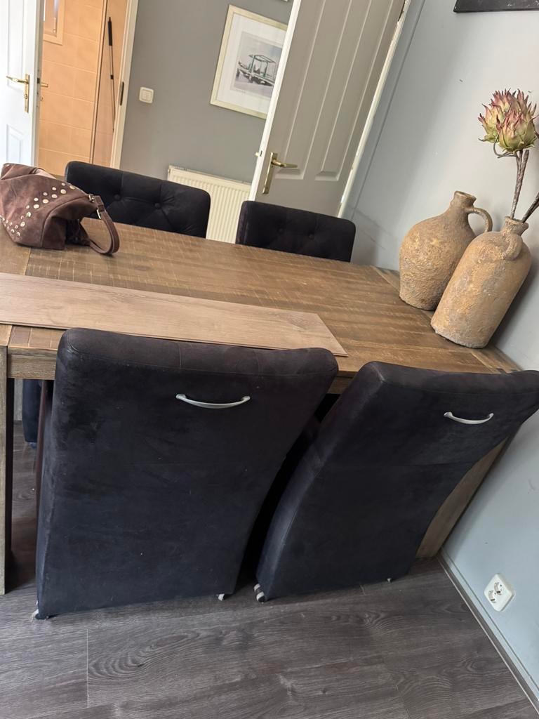 4 Eettafel stoelen op wieltjes, Ophalen, Gebruikt, Bruin, Vier