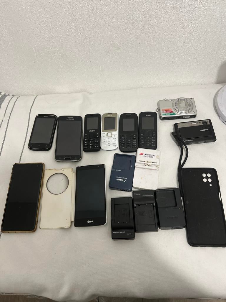 Partij diverse mobiele telefoons, camera's en accessoires, Gebruikt, Overige modellen, Ophalen of Verzenden, Minder dan 3 megapixel