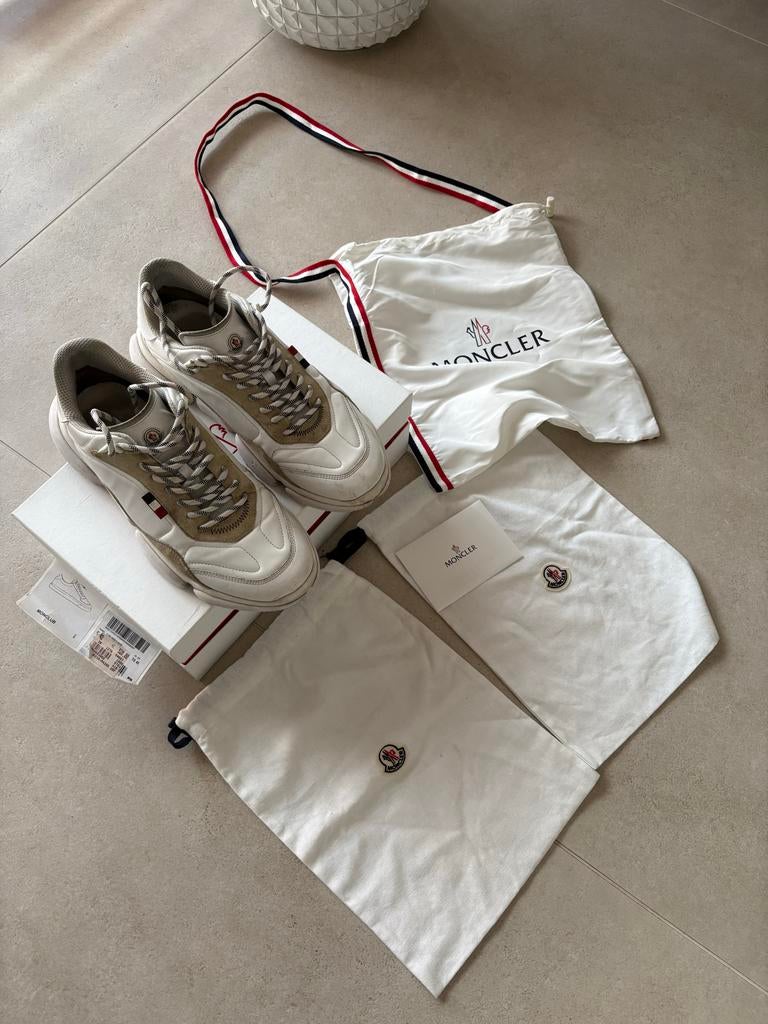 Moncler Bubble 2 sneakers origineel, Ophalen of Verzenden, Zo goed als nieuw, Wit, Sneakers of Gympen