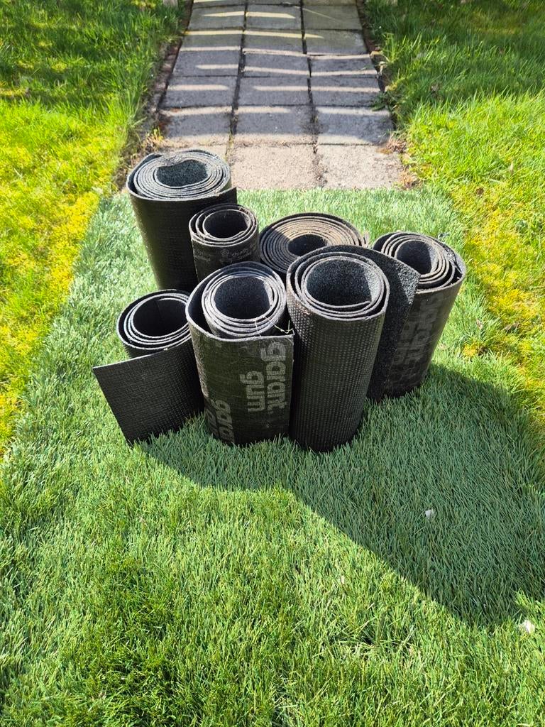 Gratis, stukken dakbedekking., Doe-het-zelf en Verbouw, Dakpannen en Dakbedekking, Ophalen of Verzenden, Zwart, Overige materialen