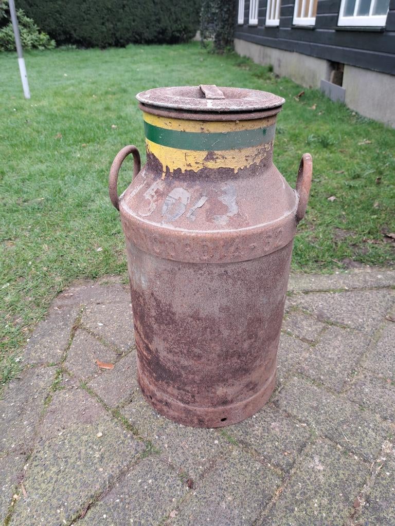 Melkbus deksel sluit goed., Ophalen