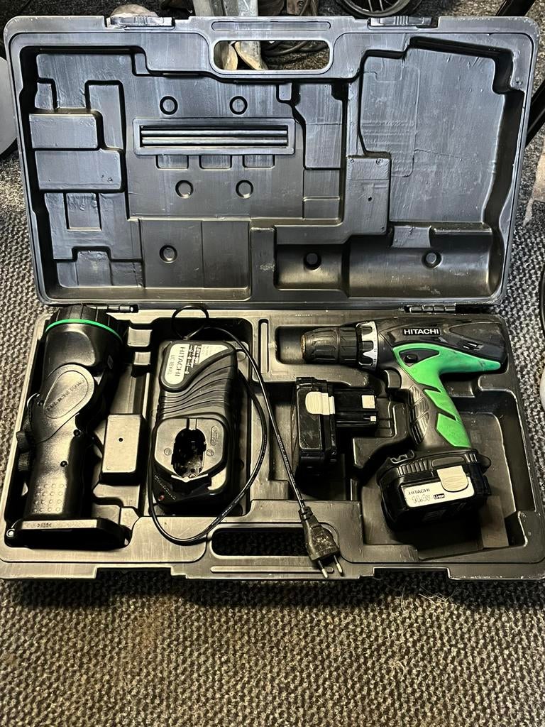 Hitachi accu boormachine incl led lamp, Doe-het-zelf en Verbouw, Gereedschap | Boormachines, Boormachine, 600 watt of meer, Ophalen of Verzenden